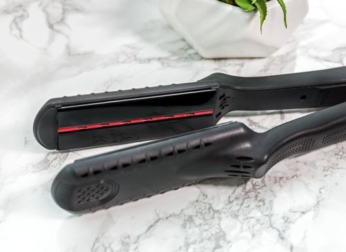 CROC Classic Infrared Black Titanium 1.5 Flat Iron